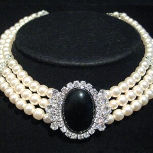 pearls, jewellery, chain, necklace, pearl necklaces, woman, decorating, glittering, beautiful, fashion jewelry, glitter, jewellery, necklace, necklace, necklace, necklace, necklace